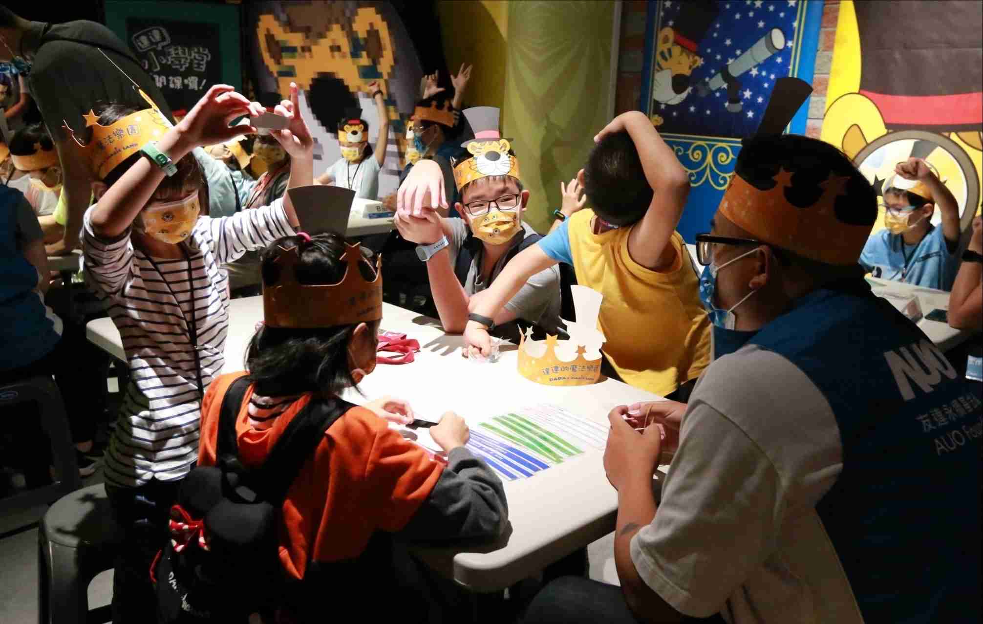 冰球突破以永续理念推动全人教育计划，，内外结盟储备科普教育人才，，，荣获亚太永续行动奖社会共融面的金奖肯定