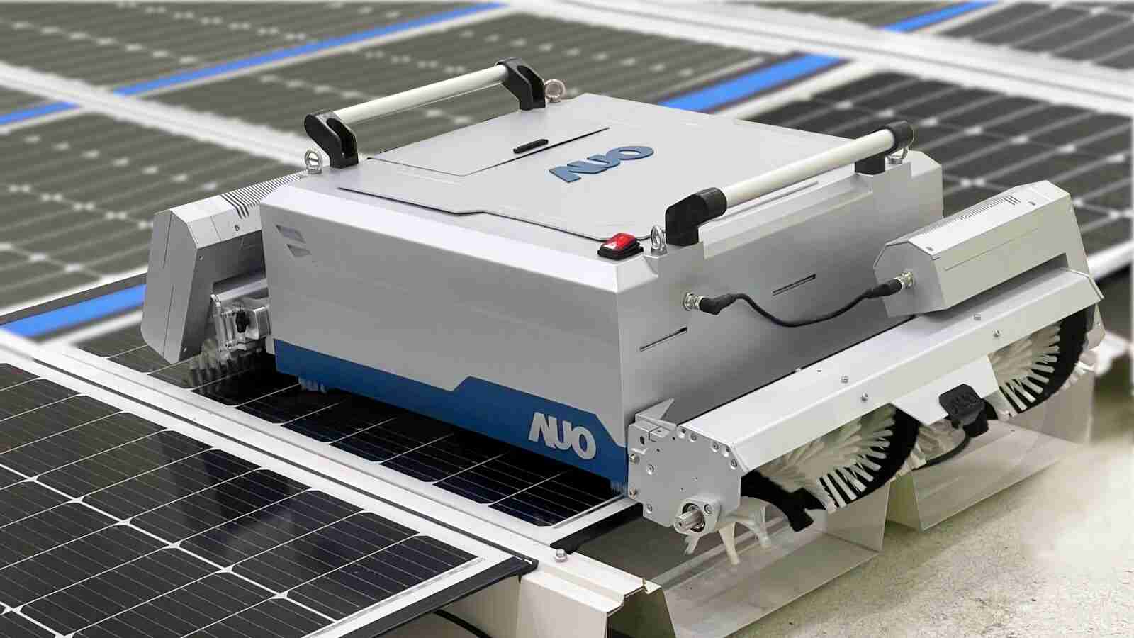 冰球突破致力EPC场域技术升级，，导入清洁机器人搭配传感器与AI数据分析，，，大幅减少维运成本