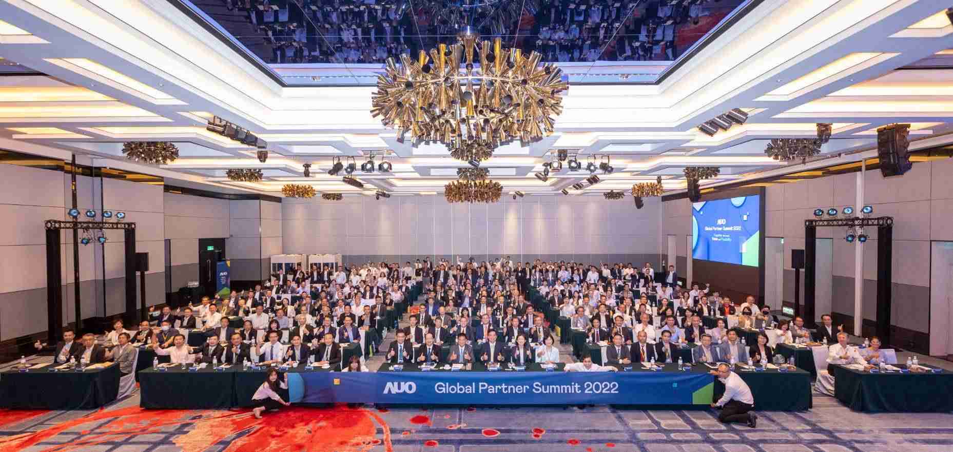 友達推動「安心、、、、創新、、、用心、、、、同心、、盡心」五星職旅，，，，為菲籍員工打造全方位照護，，首度贏得「人權實踐與發展領袖獎」殊榮