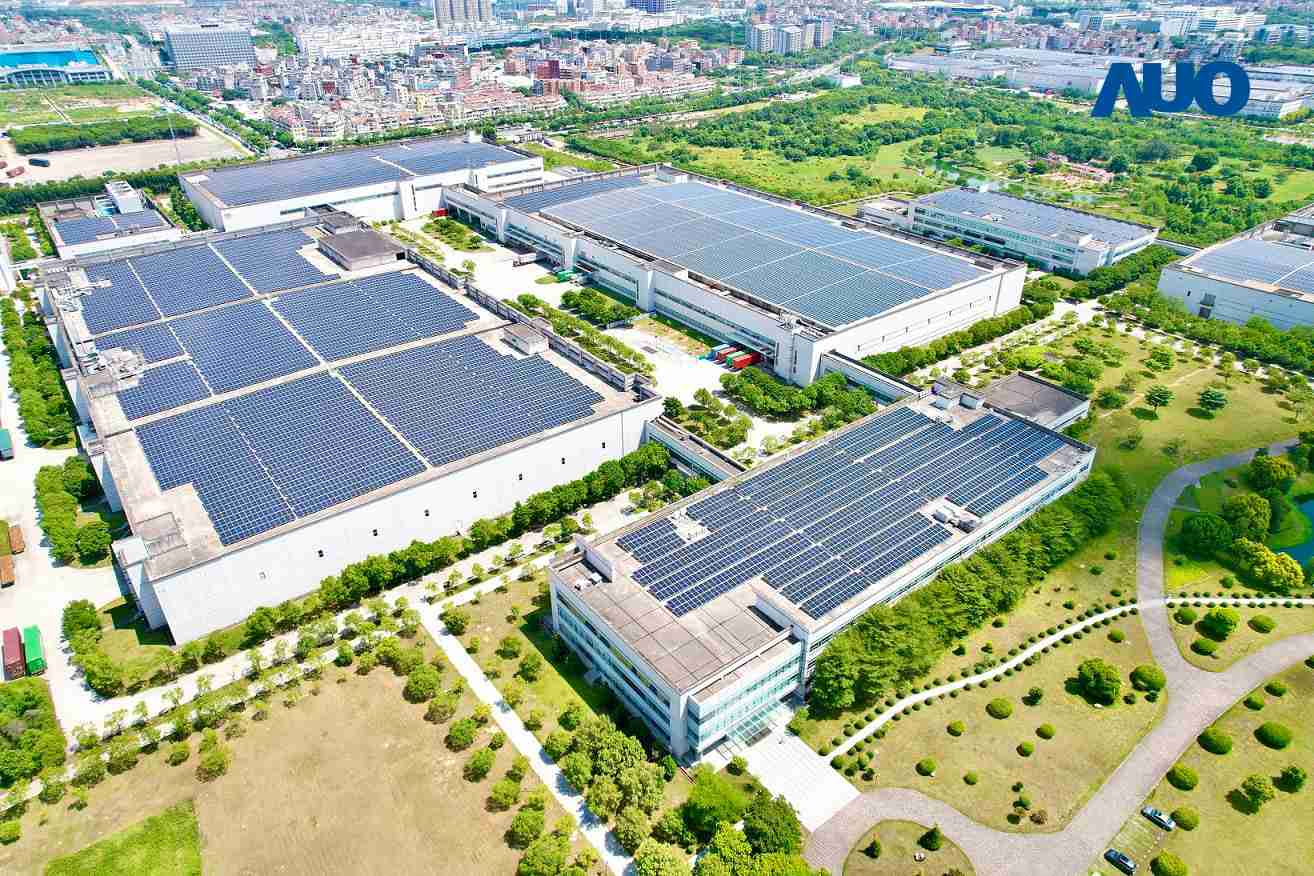 冰球突破厦门推动智能制造同时，，透过绿电创能纵深推进绿色转型，，，，厂区全屋顶铺设太阳能光伏板，，，，每年太阳能发电 2,600多万度