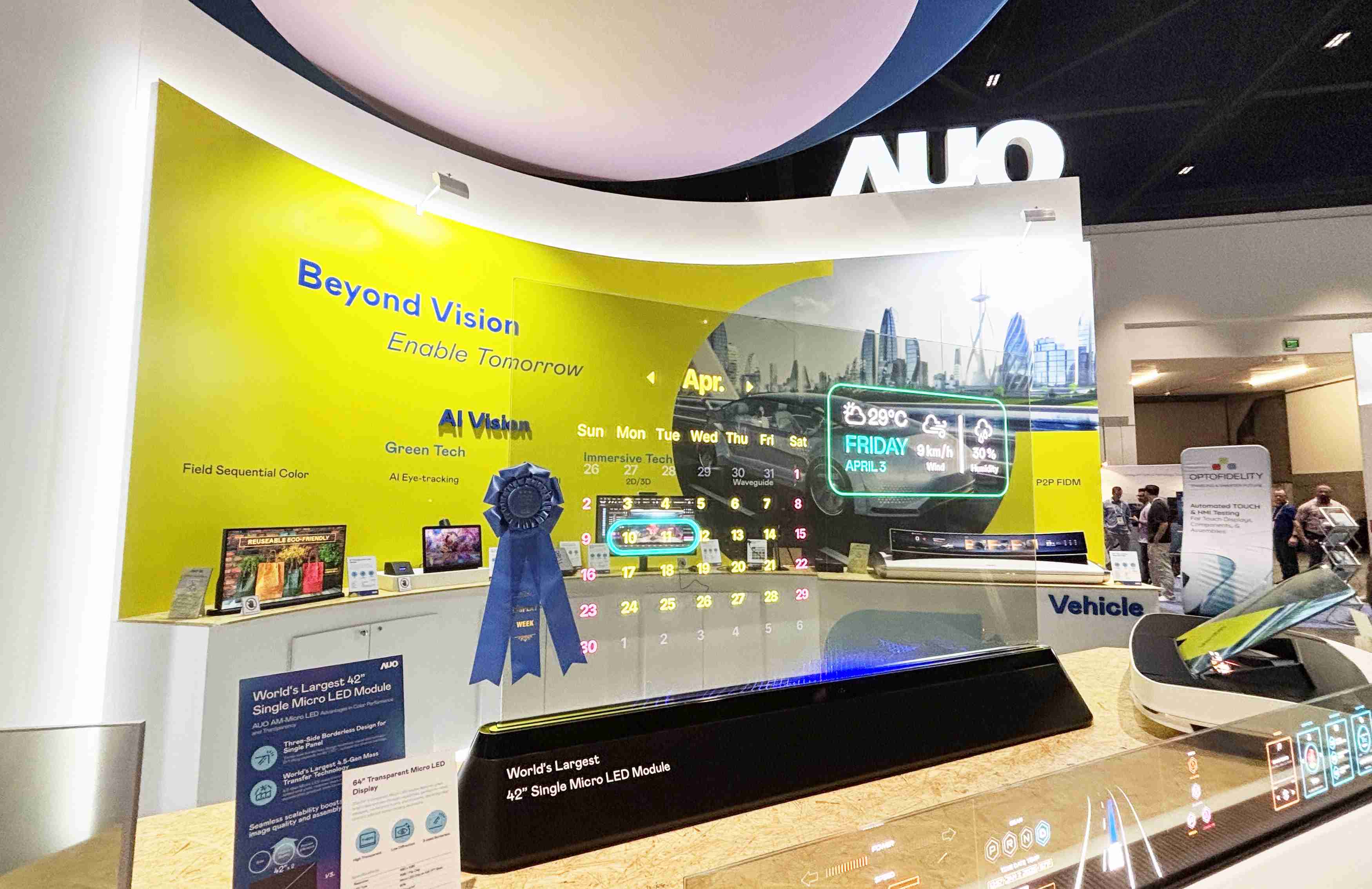 冰球突破64吋透明Micro LED显示器获〝最佳Micro LED技术应用奖〞，，，其绝妙的透明穿透特性，，，同时具备1,000 nits的高亮度表现，，并透过精细的无缝拼接延伸，，，可依需求灵活应用于多元场域，，，，展现出Micro LED显示技术划时空的无限潜力