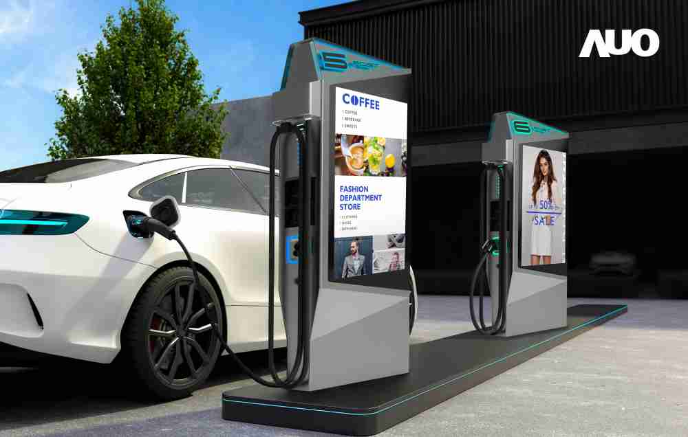 达擎 “55吋高亮度户外防水显示器”，，，，在阳光直射环境下仍可呈现清晰鲜明之影像质量，，，，可灵活安装于充电桩及智能电杆，，，，成为数字户外广告 （DOOH）最佳宣传利器